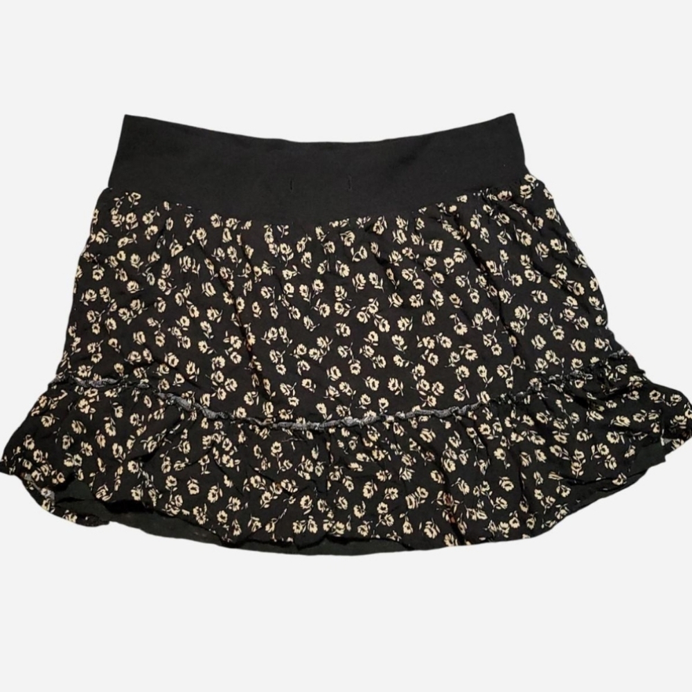 forever 21 black frilly skirt with cream florals